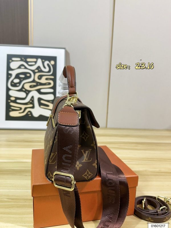 LV Locky BB Monogram Bag C2301250