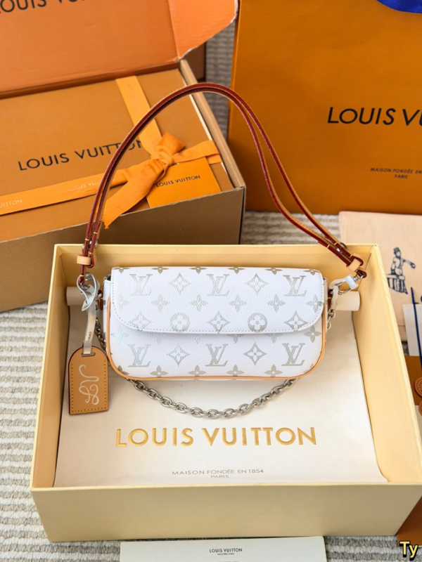 LV Ski Wallet On Chain Ivy Monogram Shoulder Bag M2A906 BC