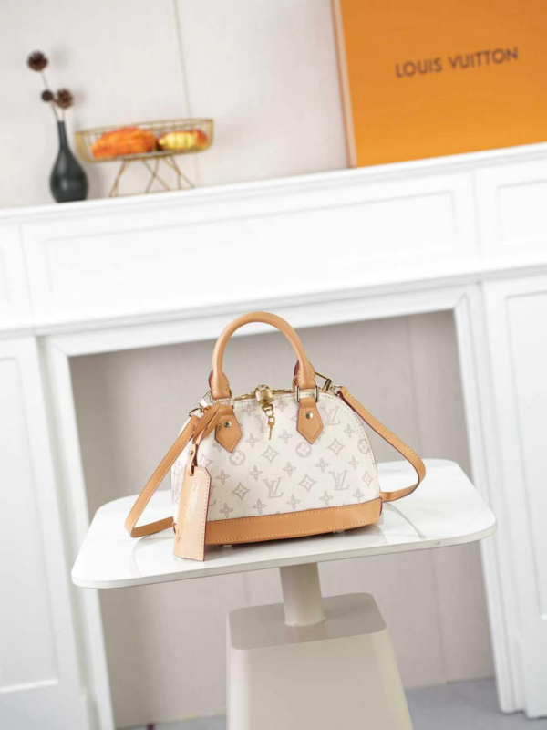 LV Monogram Alma BB M3A940 BC LV Monogram Alma BB M3A940 BC