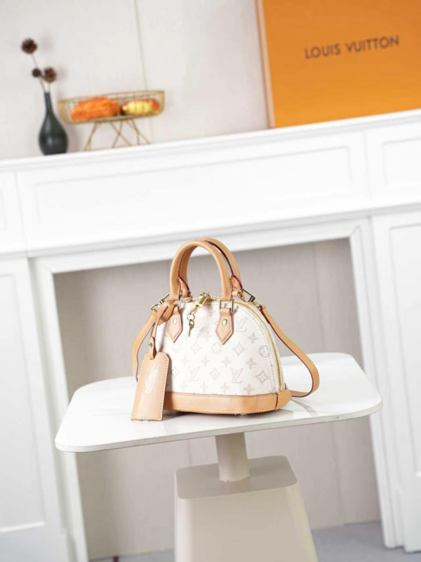 LV Monogram Alma BB M3A940 BC LV Monogram Alma BB M3A940 BC