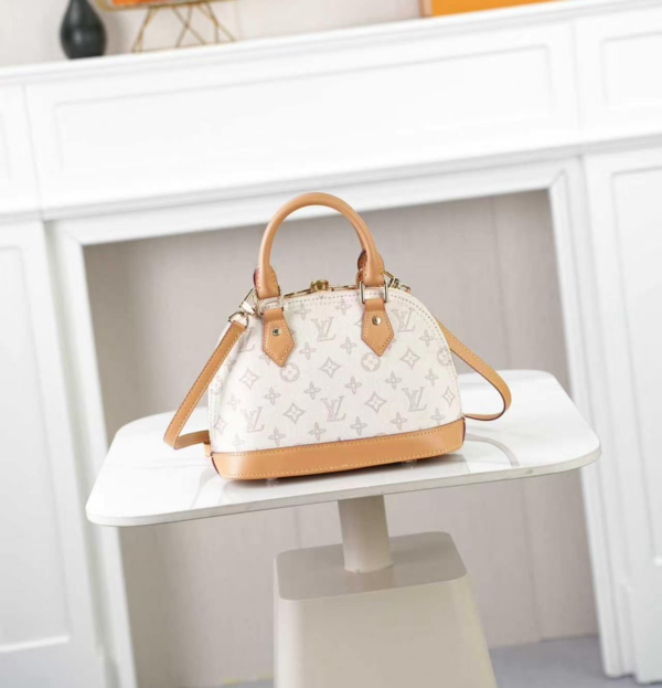 LV Monogram Alma BB M3A940 BC LV Monogram Alma BB M3A940 BC