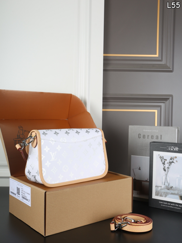 LV Diane Monogram Pearly Canvas M3A706 BC