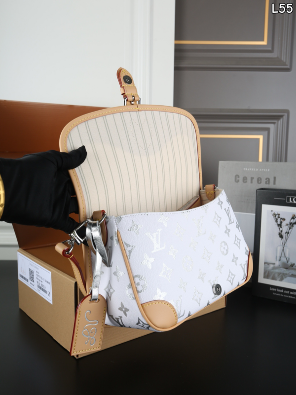 LV Diane Monogram Pearly Canvas M3A706 BC