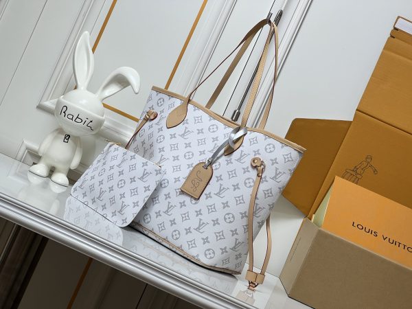 LV Neverfull Ski Monogram M3A288 BC LV Neverfull Ski Monogram M3A288 BC