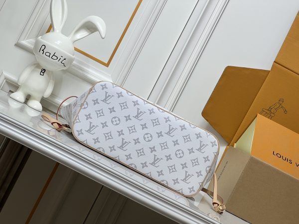 LV Neverfull Ski Monogram M3A288 BC LV Neverfull Ski Monogram M3A288 BC