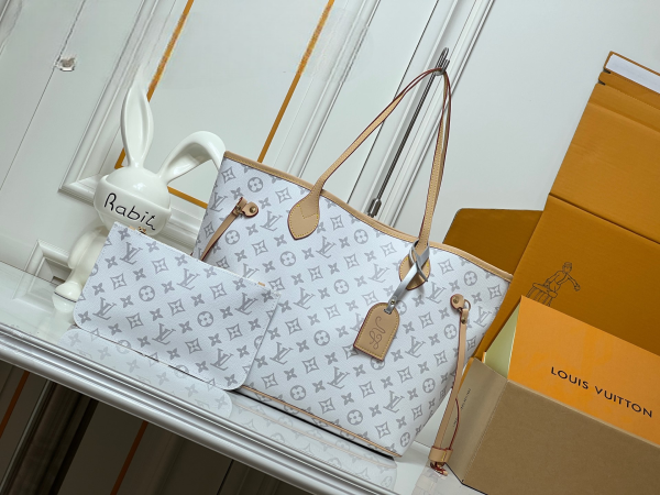LV Neverfull Ski Monogram M3A288 BC LV Neverfull Ski Monogram M3A288 BC