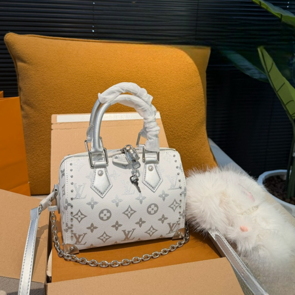 LV Ski Speedy Trunk 20 Monogram Pearly M2A746 LV Ski Speedy Trunk 20 Monogram Pearly M2A746