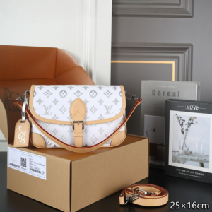 LV Diane Monogram Pearly Canvas M3A706 BC
