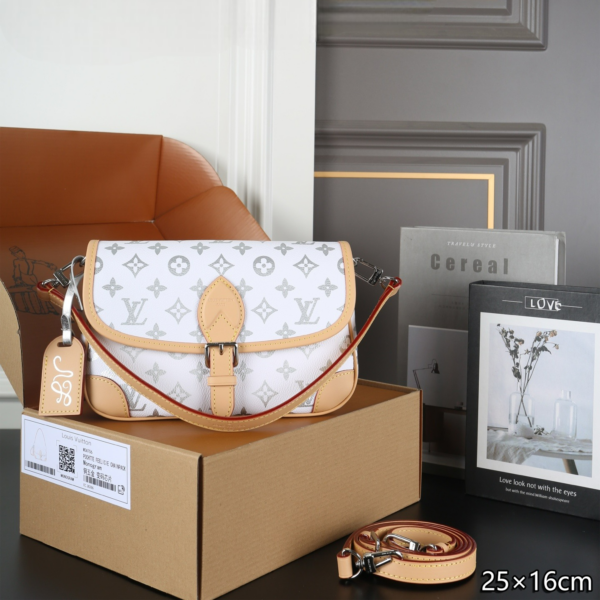 LV Diane Monogram Pearly Canvas M3A706 BC